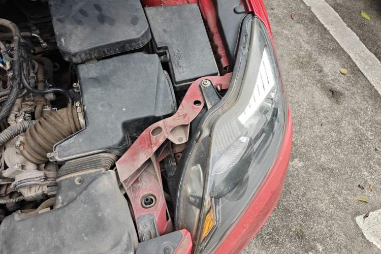 Used Ford Focus 2013 Hatchback Classic 1.8L Manual Base Model Engine Bay Left