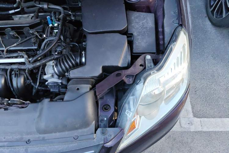 Used Ford Focus 2013 Sedan Classic 1.8L Manual Base Model Engine Bay Left