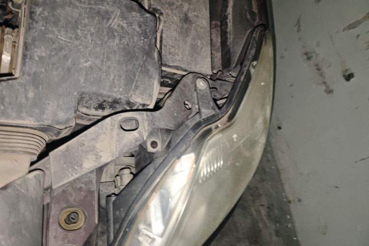 Used Ford Focus 2013 Sedan Classic 1.8L Manual Base Model Engine Bay Left