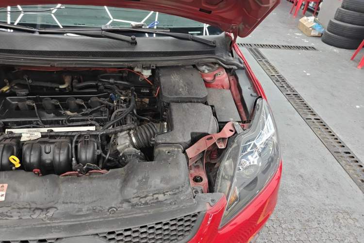 Used Ford Focus 2013 Hatchback Classic 1.8L Manual Base Model Engine Bay Left