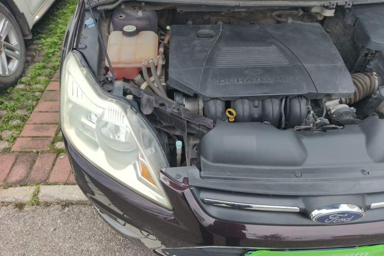 Used Ford Focus 2013 Sedan Classic 1.8L Manual Fashion Edition Engine Bay Right