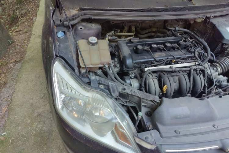 Used Ford Focus 2013 Sedan Classic 1.8L Manual Base Model Engine Bay Right