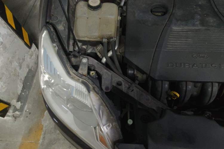 Used Ford Focus 2013 Sedan Classic 1.8L Automatic Fashion Edition Engine Bay Right