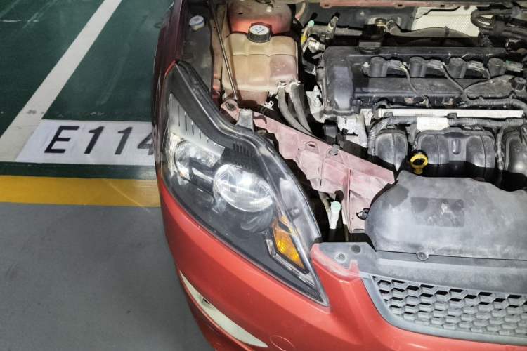 Used Ford Focus 2013 Hatchback Classic 1.8L Automatic Base Model Engine Bay Right