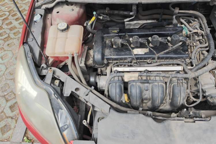 Used Ford Focus 2013 Hatchback Classic 1.8L Manual Base Model Engine Bay Right