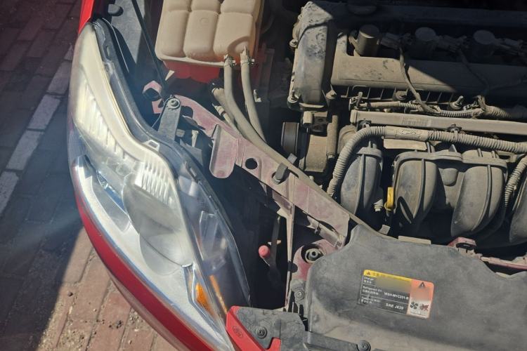 Used Ford Focus 2013 Sedan Classic 1.8L Manual Base Model Engine Bay Right