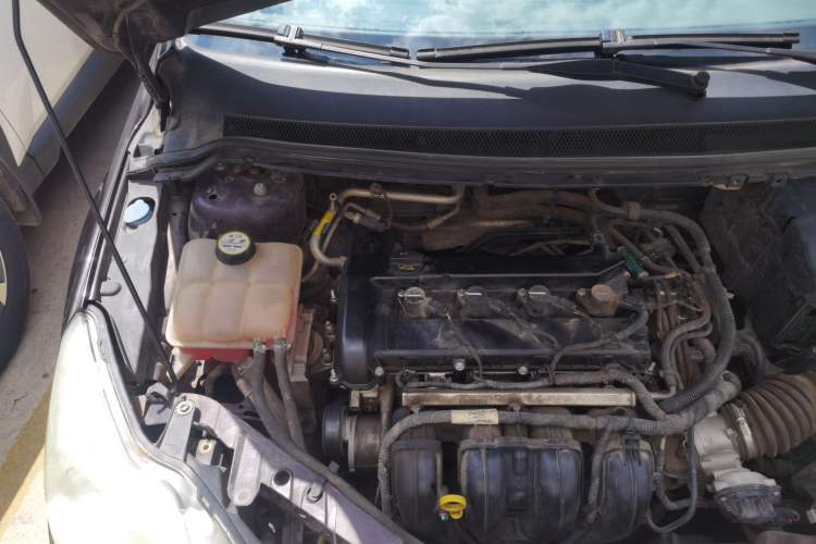 Used Ford Focus 2013 Sedan Classic 1.8L Manual Base Model Engine Bay Right