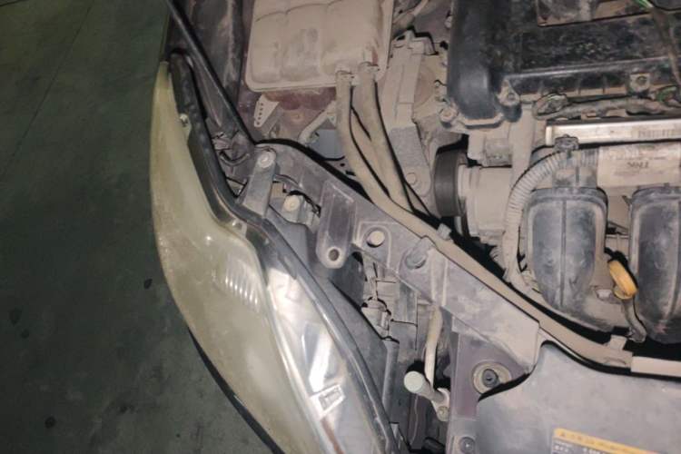 Used Ford Focus 2013 Sedan Classic 1.8L Manual Base Model Engine Bay Right