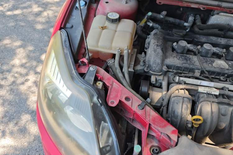 Used Ford Focus 2013 Hatchback Classic 1.8L Automatic Base Model Engine Bay Right