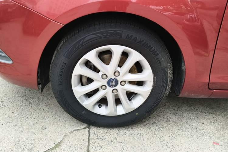 Used Ford Focus 2013 Hatchback Classic 1.8L Automatic Base Model Exterior 4