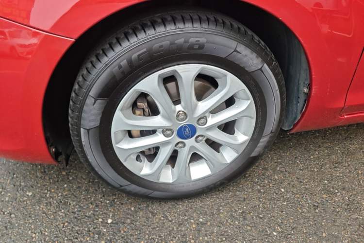 Used Ford Focus 2013 Hatchback Classic 1.8L Automatic Base Model Exterior 4
