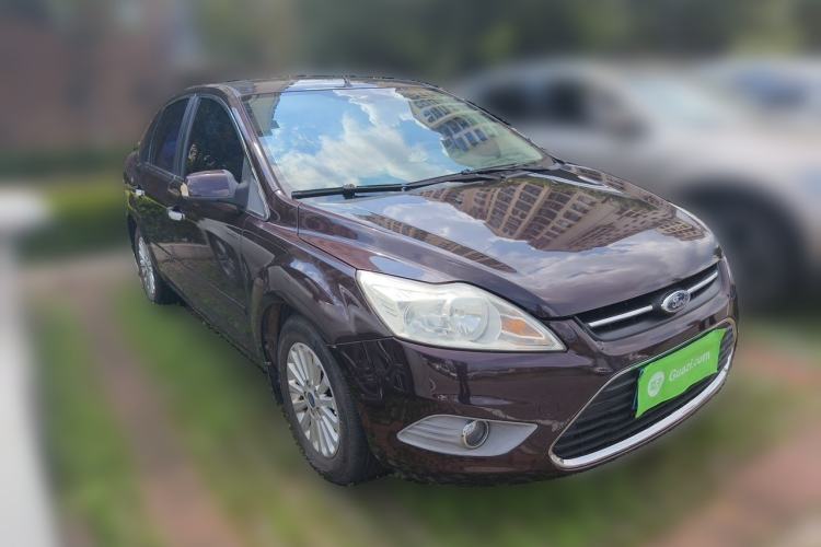 Used Ford Focus 2013 Sedan Classic 1.8L Manual Fashion Edition Front Right 45 Deg