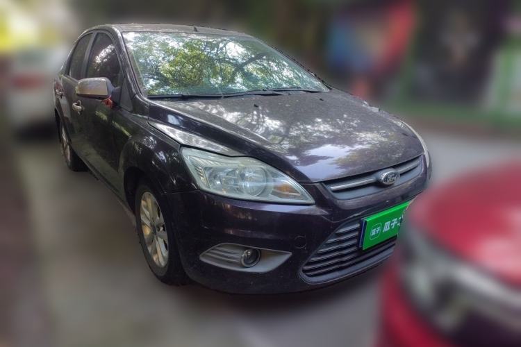 Used Ford Focus 2013 Sedan Classic 1.8L Manual Base Model Front Right 45 Deg