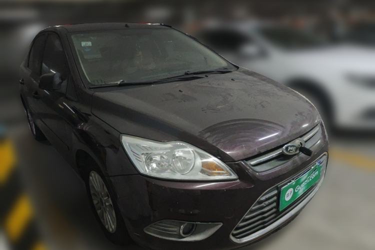 Used Ford Focus 2013 Sedan Classic 1.8L Automatic Fashion Edition Front Right 45 Deg