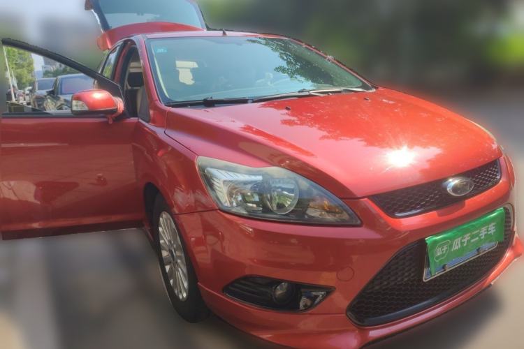 Used Ford Focus 2013 Hatchback Classic 1.8L Automatic Fashion Edition Front Right 45 Deg