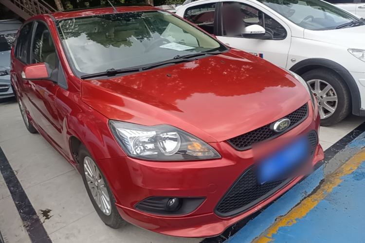 Used Ford Focus 2013 Hatchback Classic 1.8L Manual Fashion Edition Front Right 45 Deg