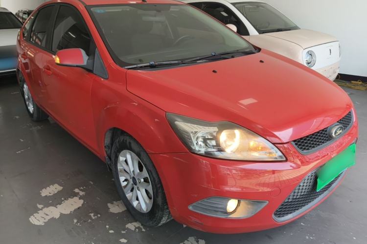 Used Ford Focus 2013 Hatchback Classic 1.8L Automatic Base Model Front Right 45 Deg