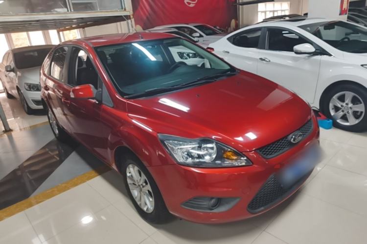 Used Ford Focus 2013 Hatchback Classic 1.8L Automatic Base Model Front Right 45 Deg