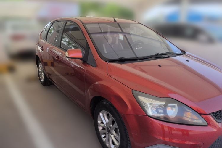 Used Ford Focus 2013 Hatchback Classic 1.8L Automatic Base Model Front Right 45 Deg