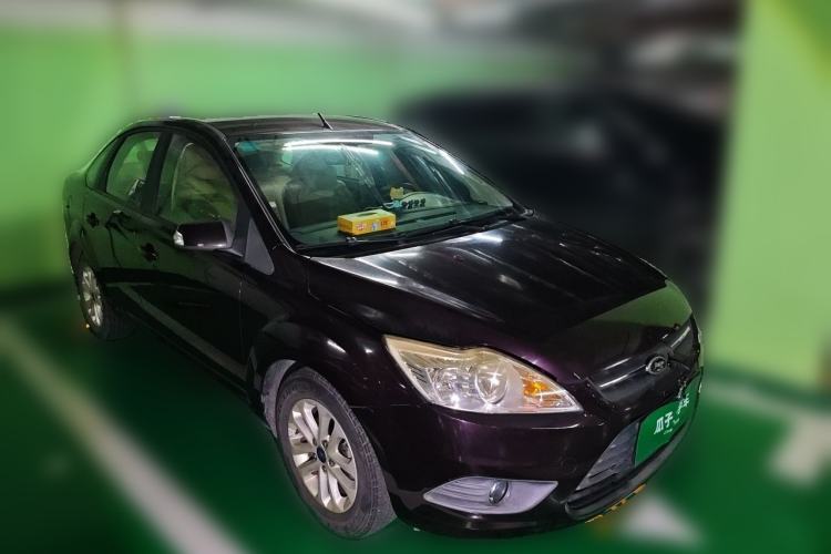 Used Ford Focus 2013 Sedan Classic 1.8L Automatic Base Model Front Right 45 Deg