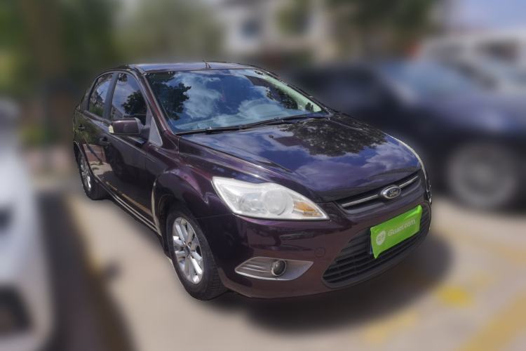 Used Ford Focus 2013 Sedan Classic 1.8L Manual Base Model Front Right 45 Deg