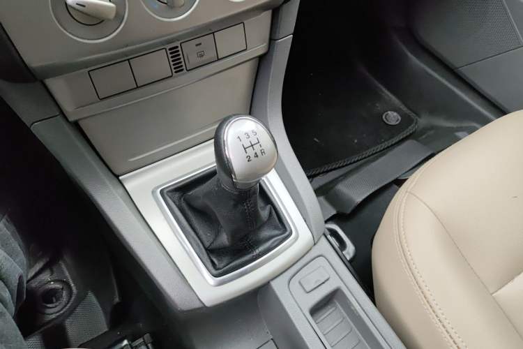 Used Ford Focus 2013 Hatchback Classic 1.8L Manual Base Model Gear Lever