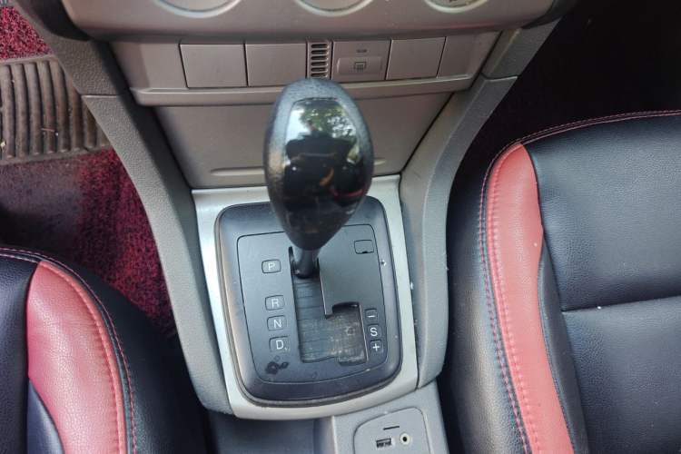 Used Ford Focus 2013 Hatchback Classic 1.8L Automatic Base Model Gear Lever