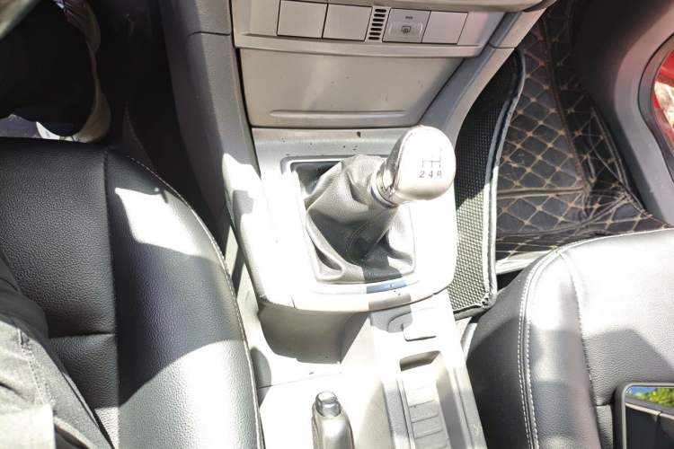 Used Ford Focus 2013 Hatchback Classic 1.8L Manual Base Model Gear Lever