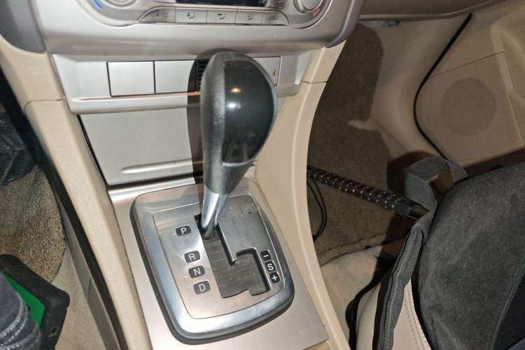 Used Ford Focus 2013 Hatchback Classic 1.8L Automatic Fashion Edition Gear Lever