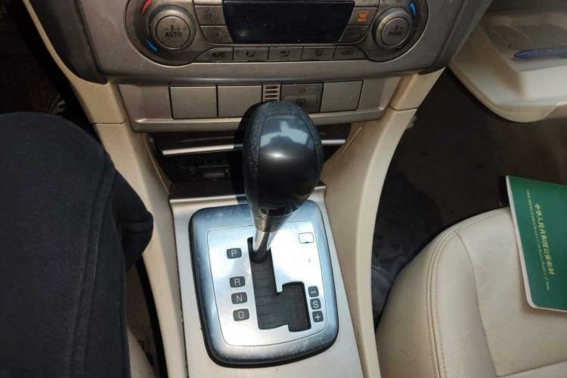 Used Ford Focus 2013 Hatchback Classic 1.8L Automatic Fashion Edition Gear Lever