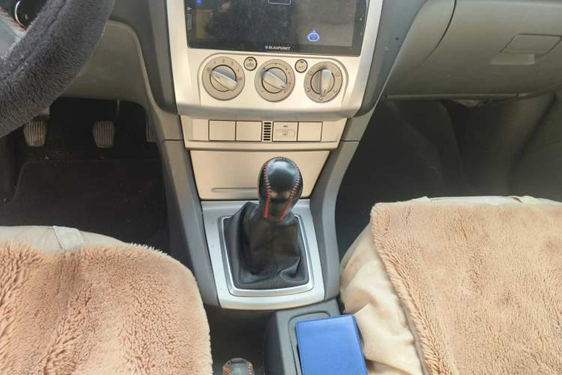 Used Ford Focus 2013 Hatchback Classic 1.8L Manual Base Model Gear Lever
