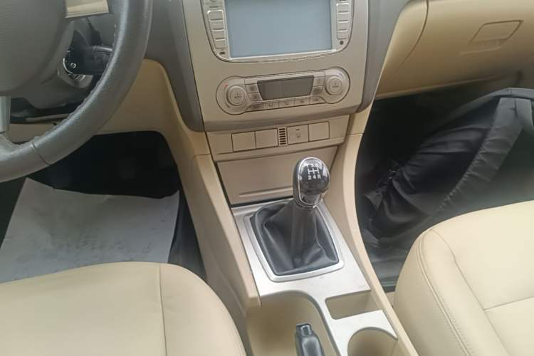 Used Ford Focus 2013 Hatchback Classic 1.8L Manual Fashion Edition Gear Lever