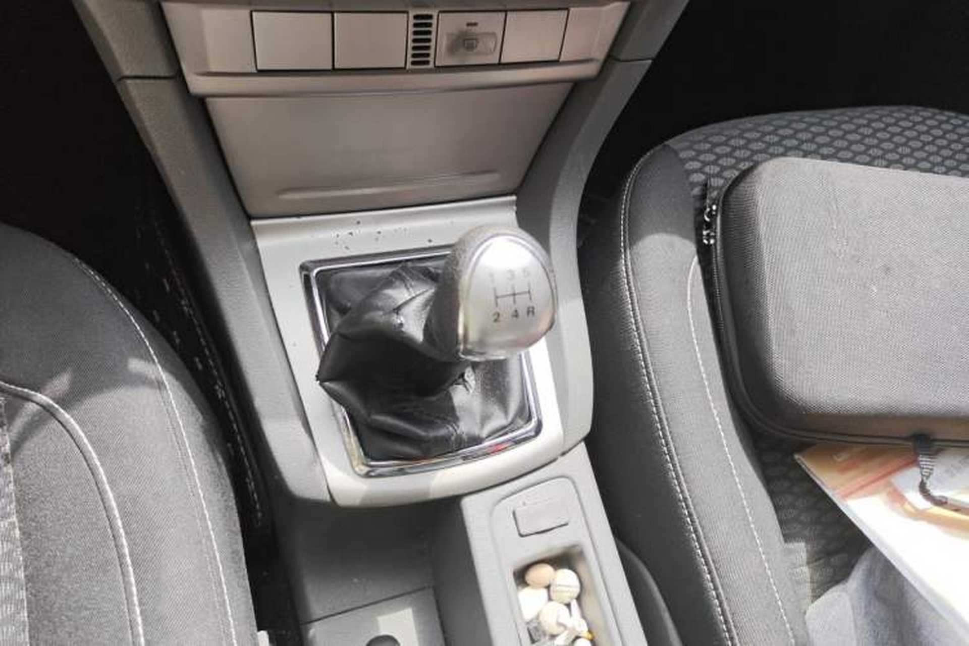 Used Ford Focus 2013 Hatchback Classic 1.8L Manual Base Model Gear Lever
