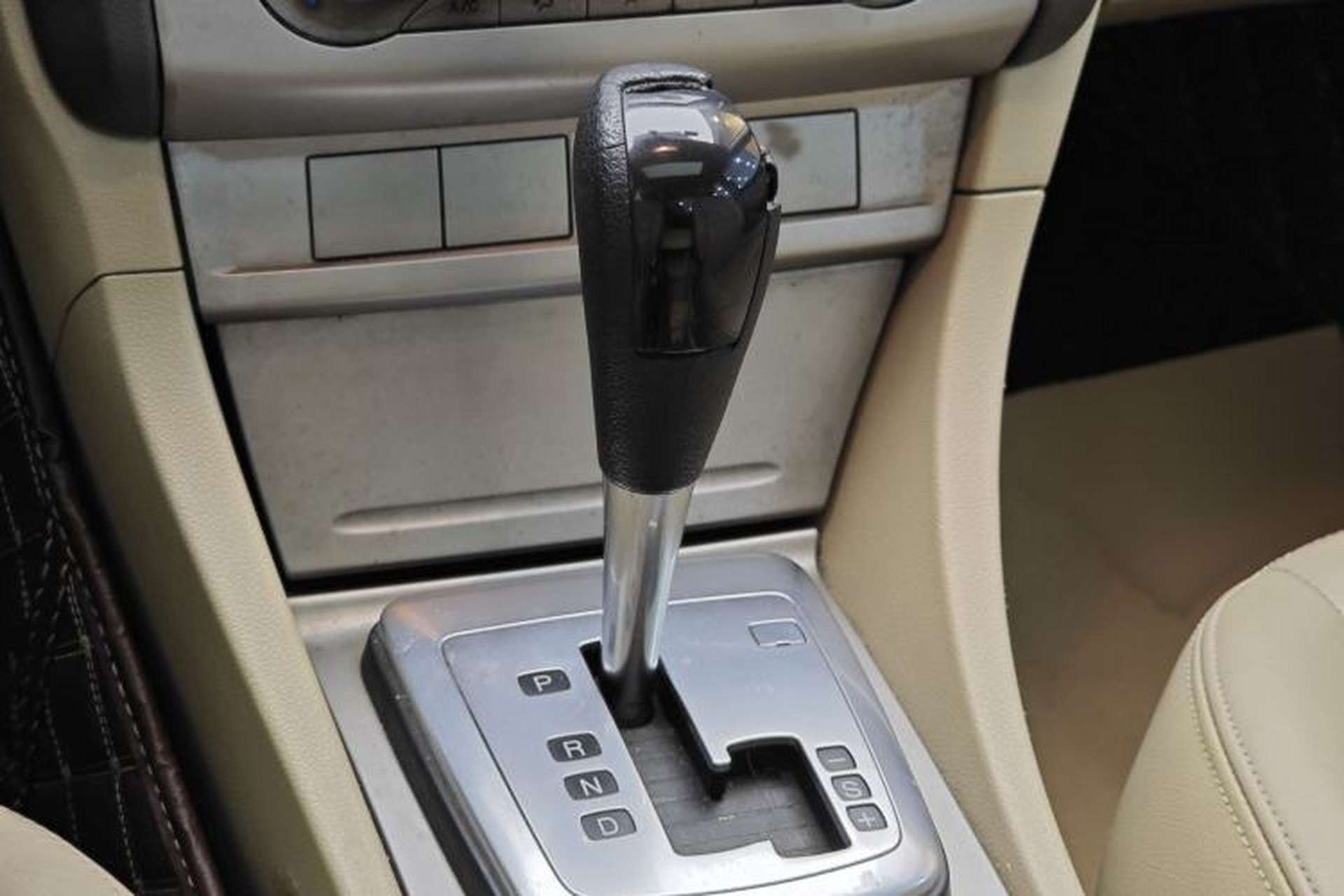 Used Ford Focus 2013 Sedan Classic 1.8L Automatic Fashion Edition Gear Lever