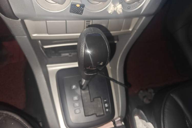 Used Ford Focus 2013 Hatchback Classic 1.8L Automatic Base Model Gear Lever