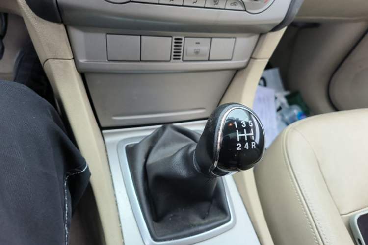 Used Ford Focus 2013 Hatchback Classic 1.8L Manual Fashion Edition Gear Lever