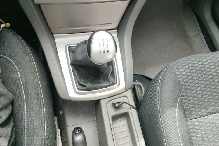 Used Ford Focus 2013 Hatchback Classic 1.8L Manual Base Model Gear Lever