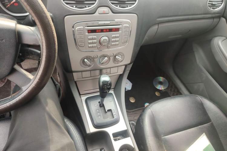 Used Ford Focus 2013 Hatchback Classic 1.8L Automatic Millionth Anniversary Edition Gear Lever