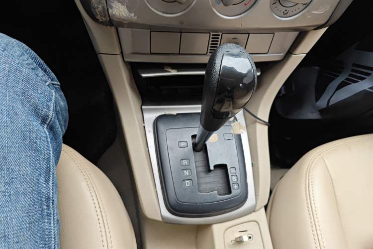 Used Ford Focus 2013 Sedan Classic 1.8L Automatic Base Model Gear Lever