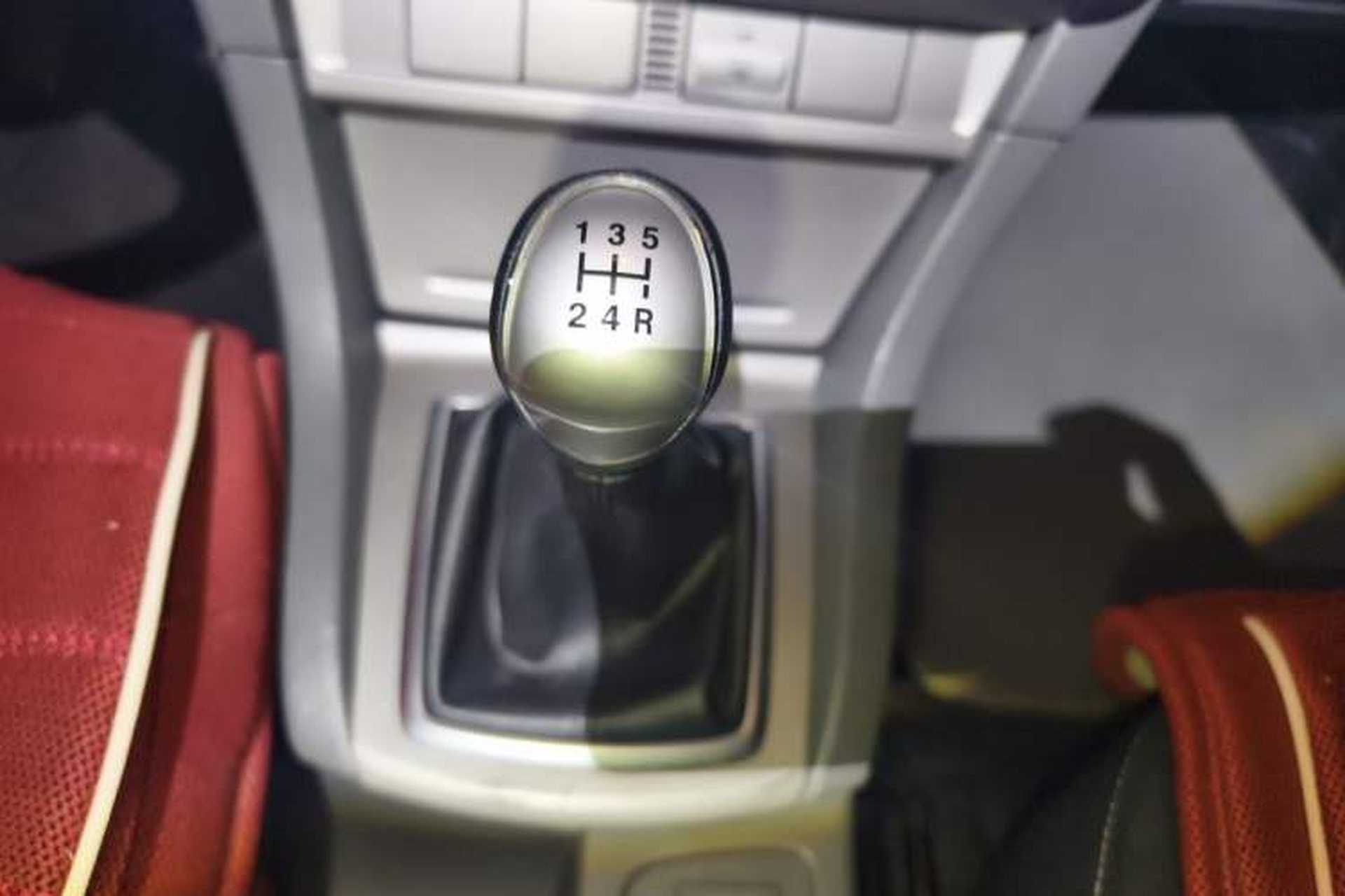 Used Ford Focus 2013 Hatchback Classic 1.8L Manual Base Model Gear Lever