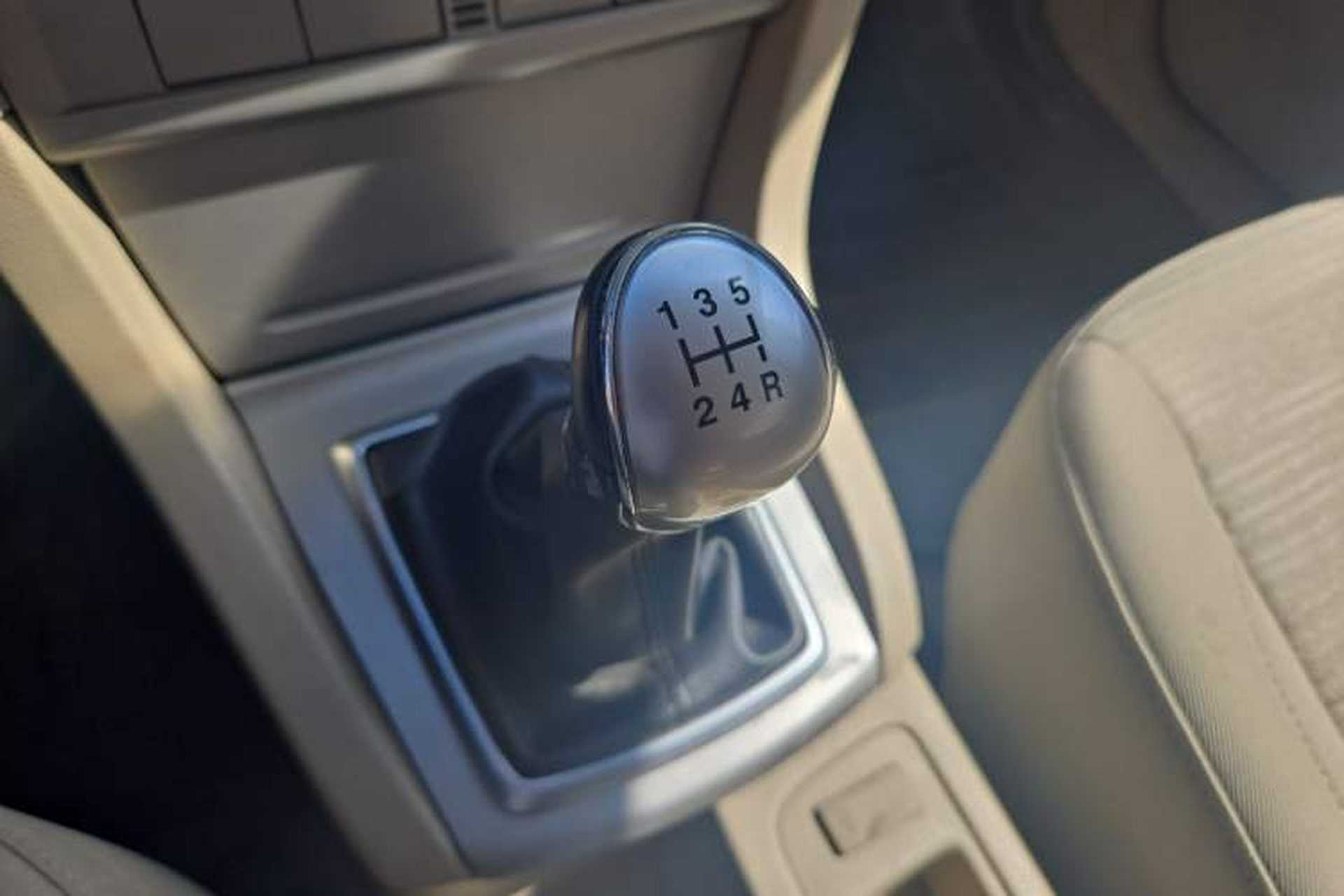 Used Ford Focus 2013 Sedan Classic 1.8L Manual Base Model Gear Lever