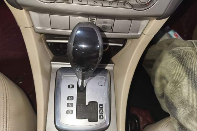 Used Ford Focus 2013 Hatchback Classic 1.8L Automatic Fashion Edition Gear Lever