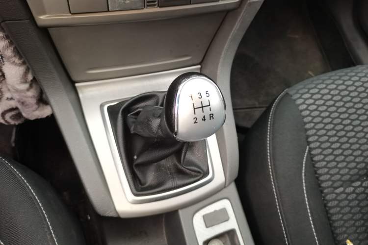Used Ford Focus 2013 Hatchback Classic 1.8L Manual Base Model Gear Lever