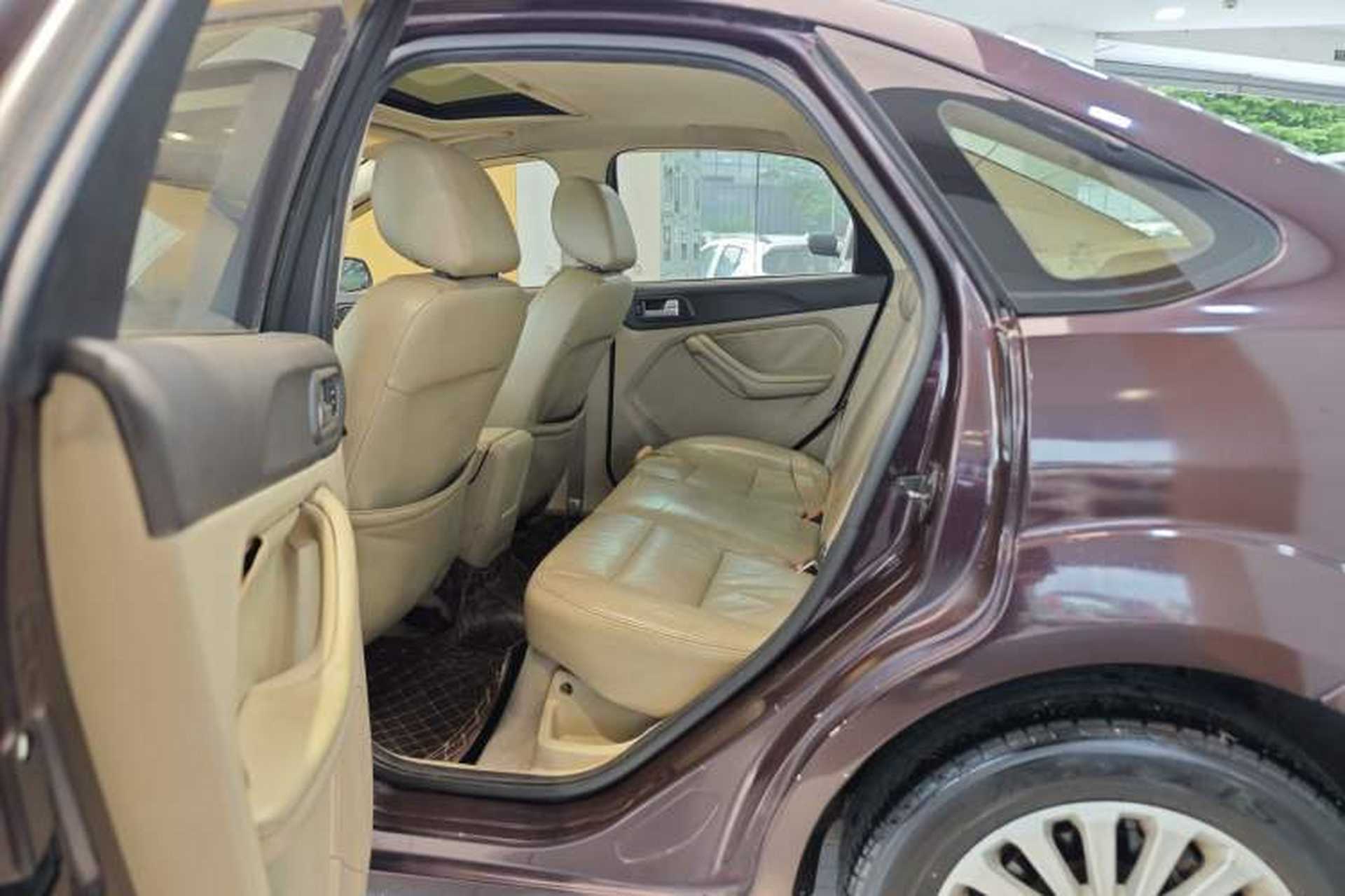 Used Ford Focus 2013 Sedan Classic 1.8L Automatic Fashion Edition Interior 12