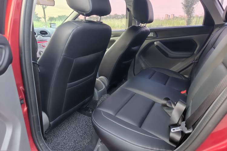 Used Ford Focus 2013 Hatchback Classic 1.8L Automatic Base Model Interior 2