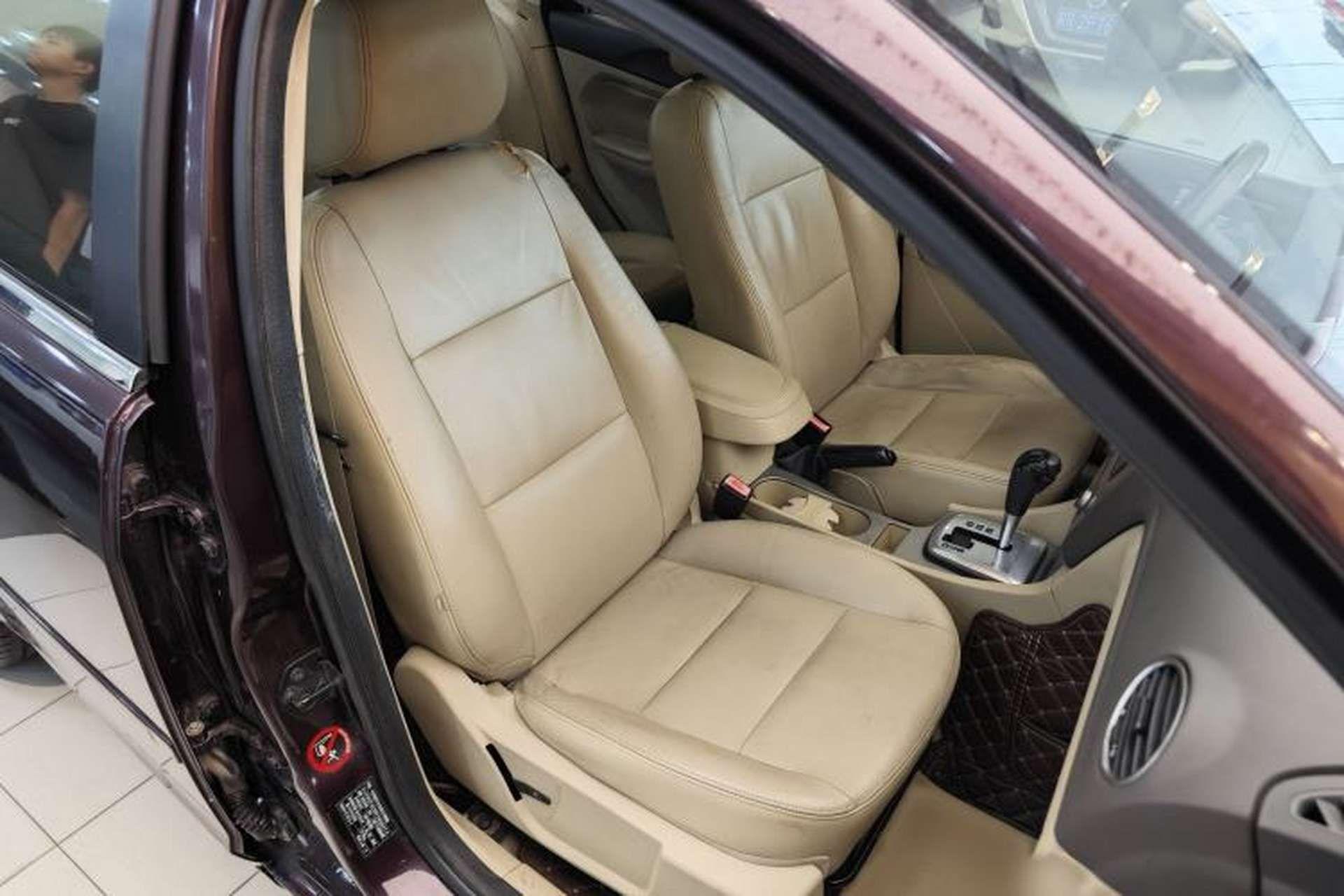 Used Ford Focus 2013 Sedan Classic 1.8L Automatic Fashion Edition Interior 2