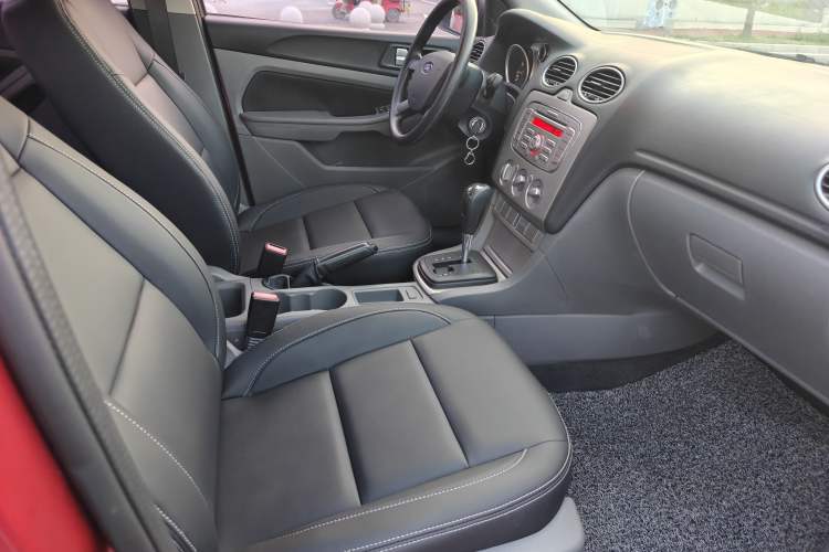Used Ford Focus 2013 Hatchback Classic 1.8L Automatic Base Model Interior 4