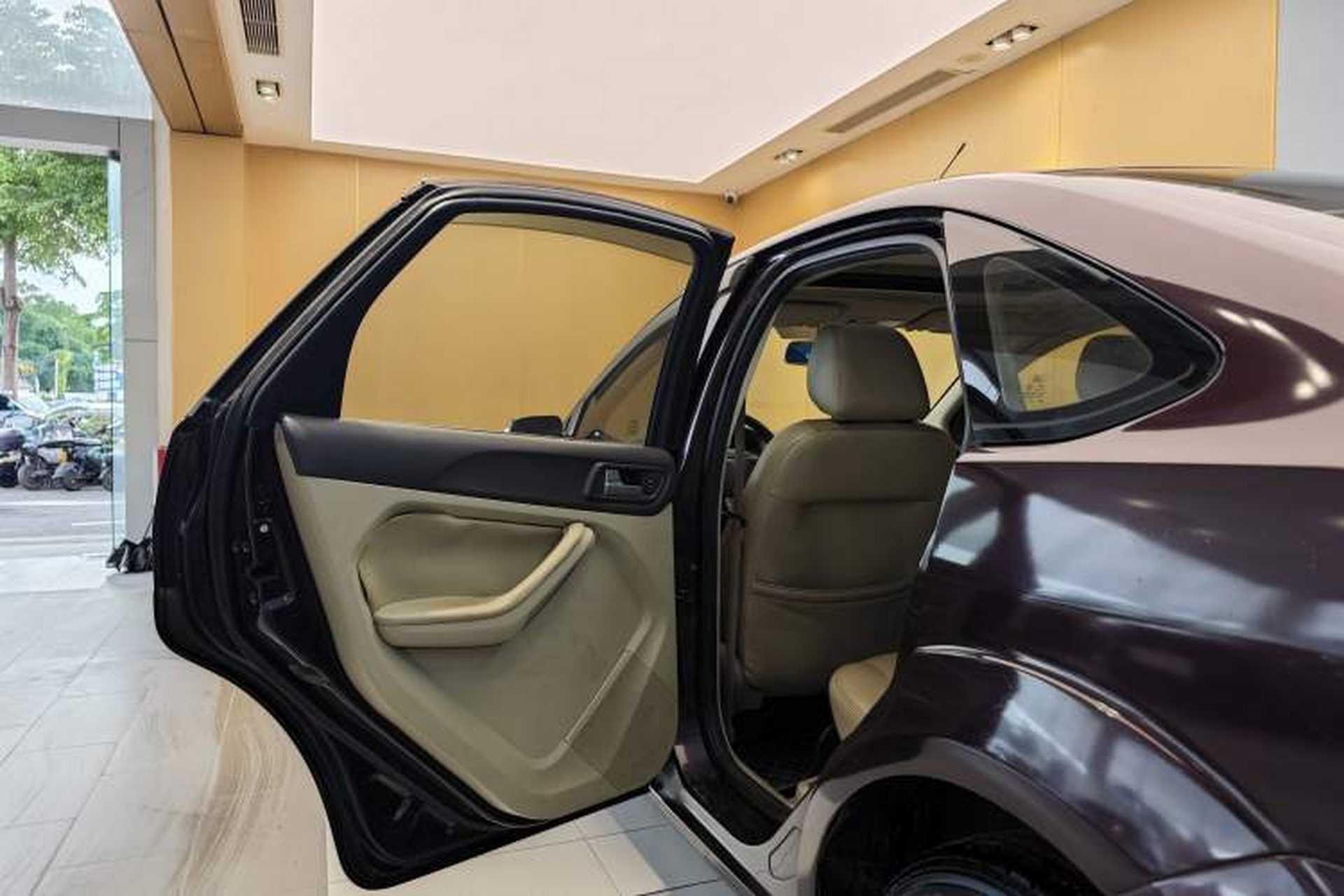 Used Ford Focus 2013 Sedan Classic 1.8L Automatic Fashion Edition Interior 4