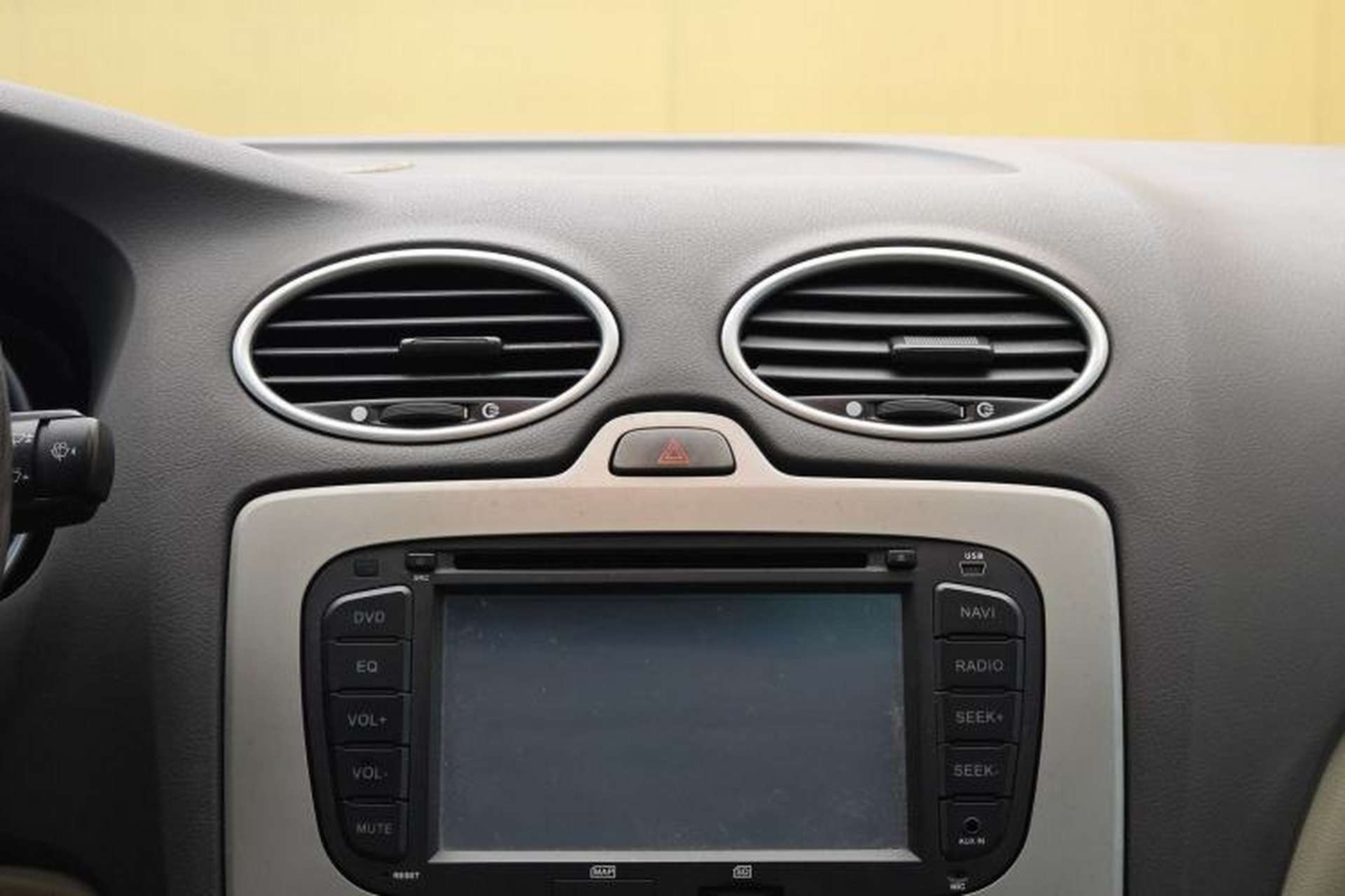 Used Ford Focus 2013 Sedan Classic 1.8L Automatic Fashion Edition Interior 7