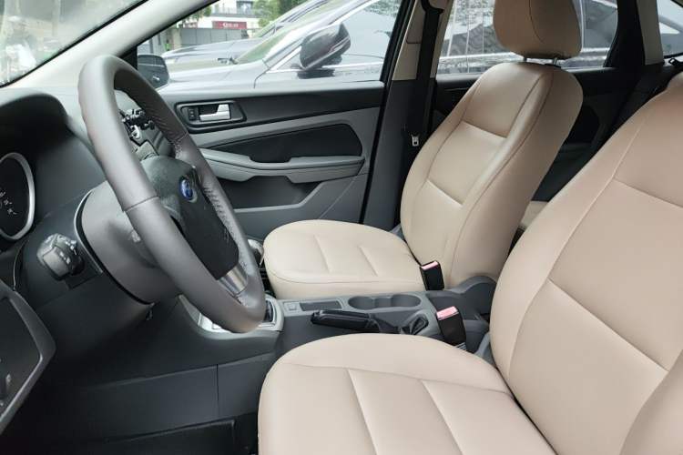 Used Ford Focus 2013 Hatchback Classic 1.8L Manual Base Model Left Front Seat